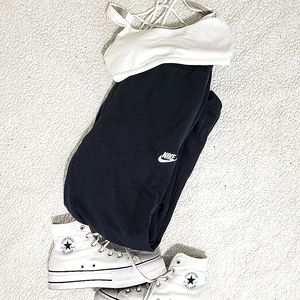women's black nike fleece sweatpant jogger size small